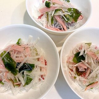 ヘルシーさ満載☆春雨と海藻と大根のさっぱりサラダ